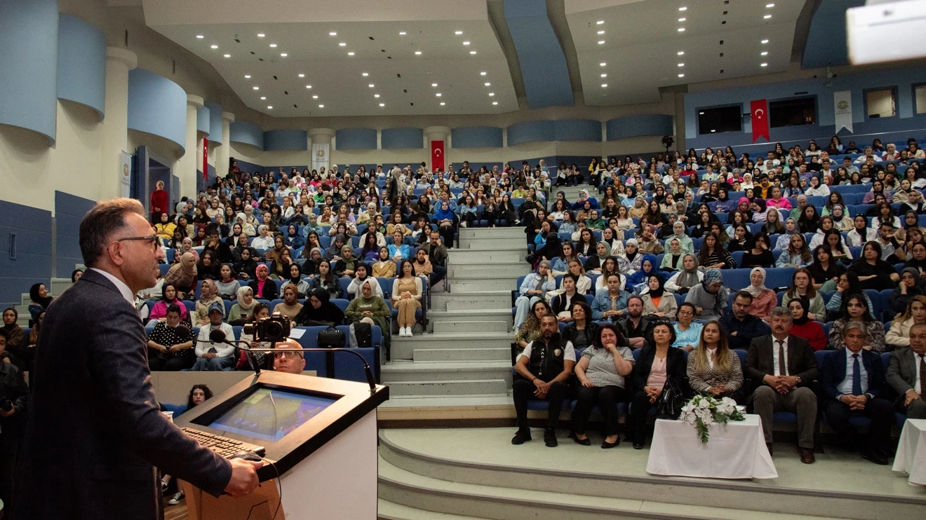  Narco Truck and Fight Against Addiction Conference was organized at Selçuk University